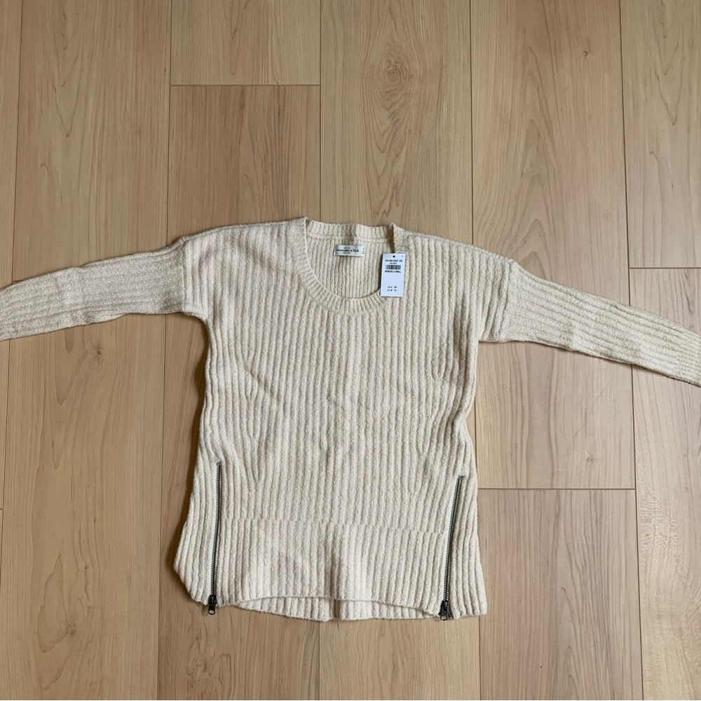 Abercrombie & Fitch Cream Ribbed Knit Sweater